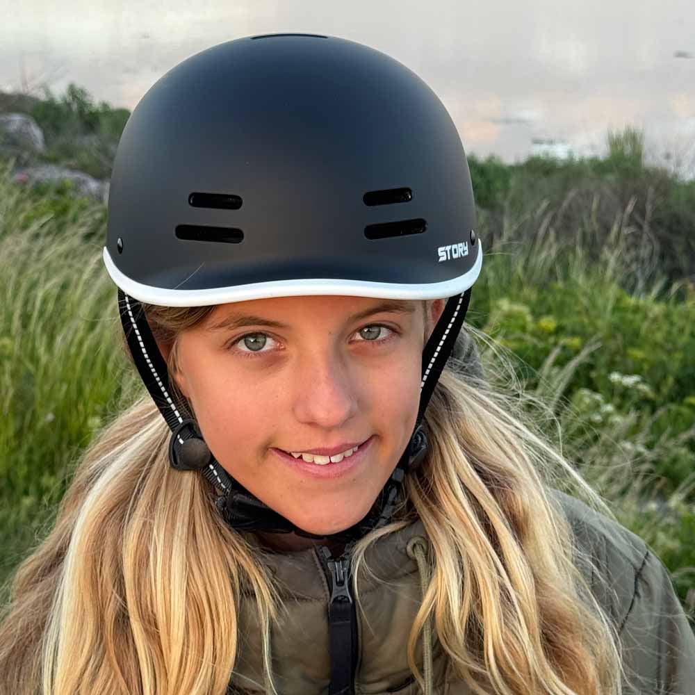 Story Retro Certified Helm