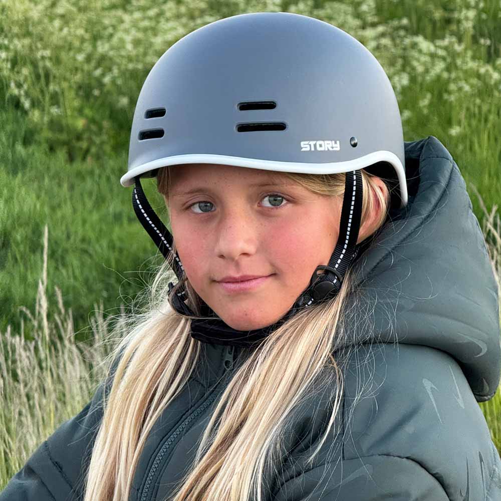 Story Retro Certified Helm